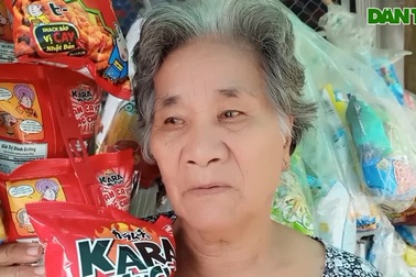 Vợ tâm thần lơ ngơ chăm chồng nằm liệt