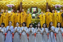 Tăng ni, phật tử TPHCM tưởng niệm Thiền sư Thích Nhất Hạnh