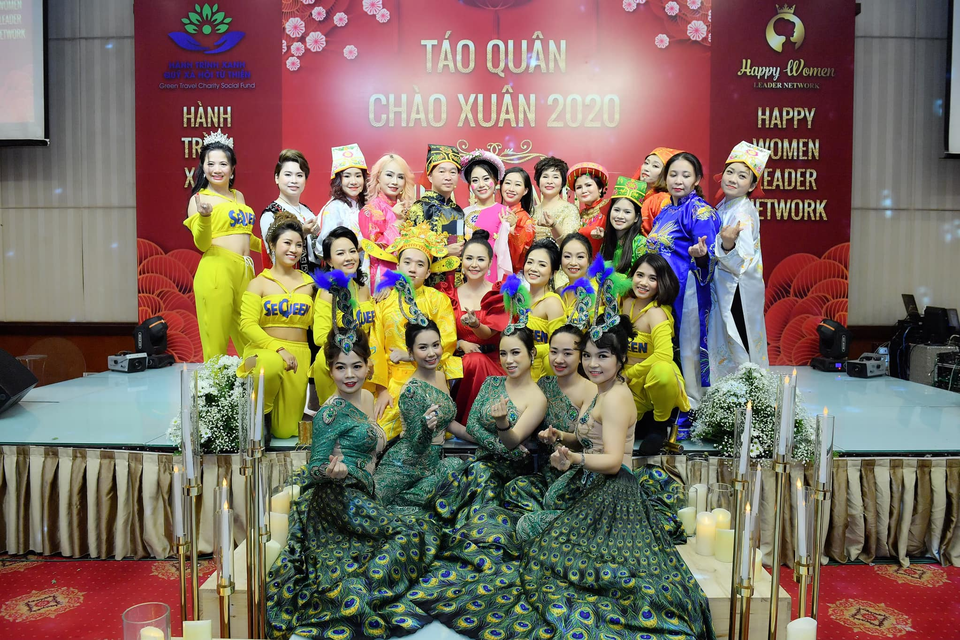 Happy Women Leader Network và Quỹ từ thiện Hành trình xanh hội tụ trong chương trình Táo quân - Chào xuân 2020 - 3 Happy Women Leader Network và Quỹ từ thiện Hành trình xanh hội tụ trong chương trình Táo quân - Chào xuân 2020 - 3