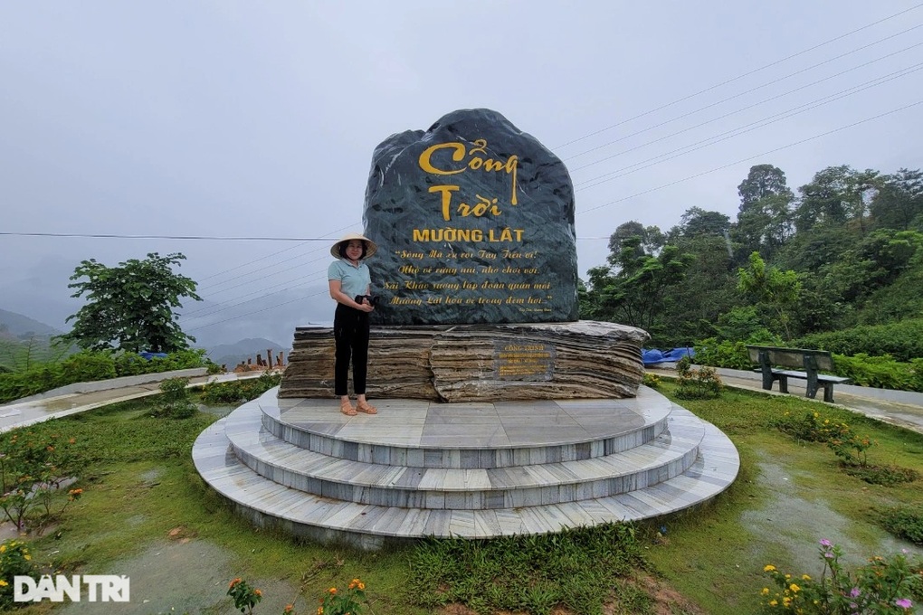 Biểu tượng Cổng trời Mường Lát trước nguy cơ bị cuốn trôi - 1 Biểu tượng Cổng trời Mường Lát trước nguy cơ bị cuốn trôi - 1
