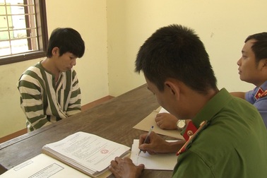 Dùng cỏ Mỹ xong đốt phá nhà, dùng dao chém người