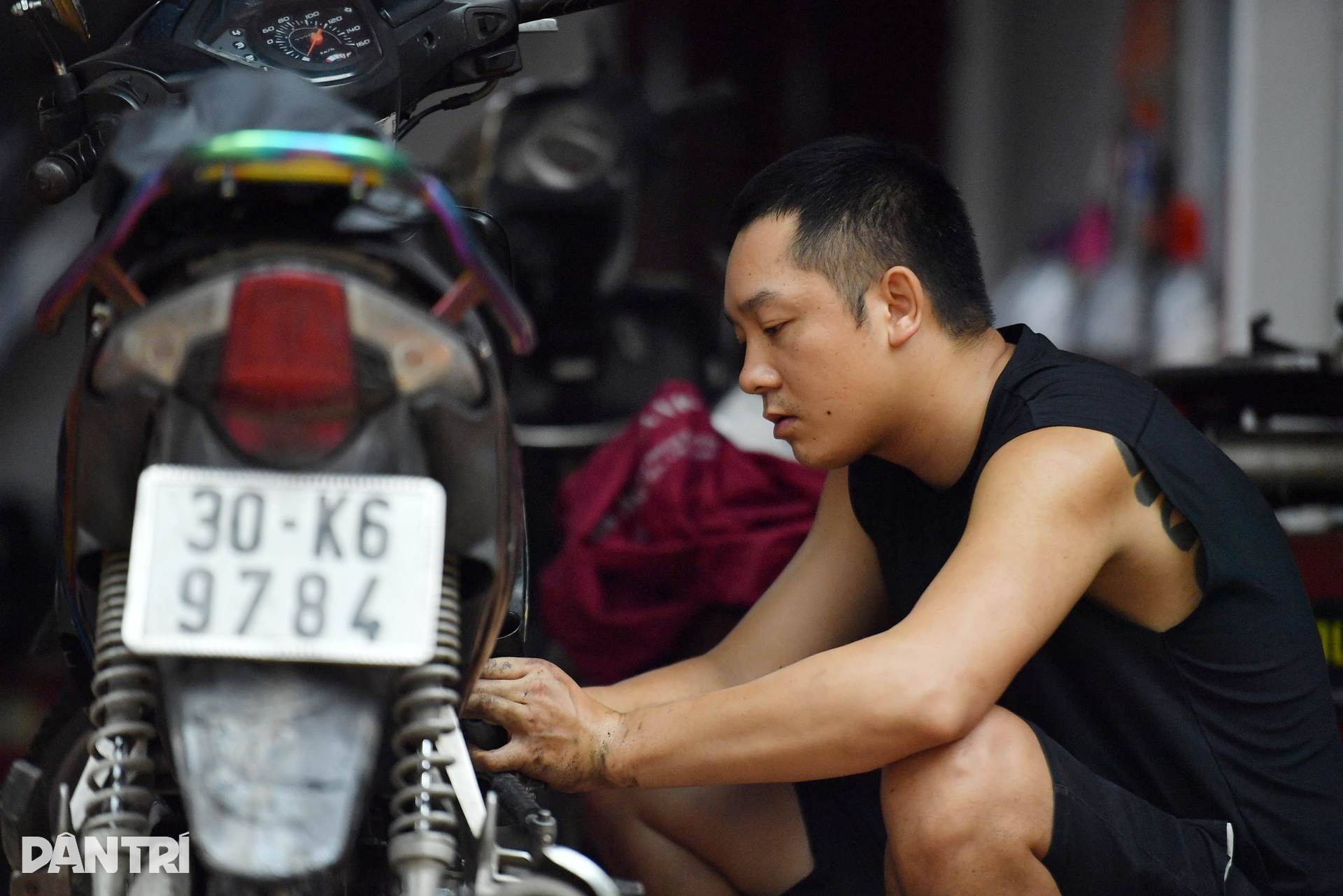 Hà Nội: Người dân khổ sở “vượt chướng ngại vật” trên đường Thanh Bình - 6 Hà Nội: Người dân khổ sở “vượt chướng ngại vật” trên đường Thanh Bình - 6