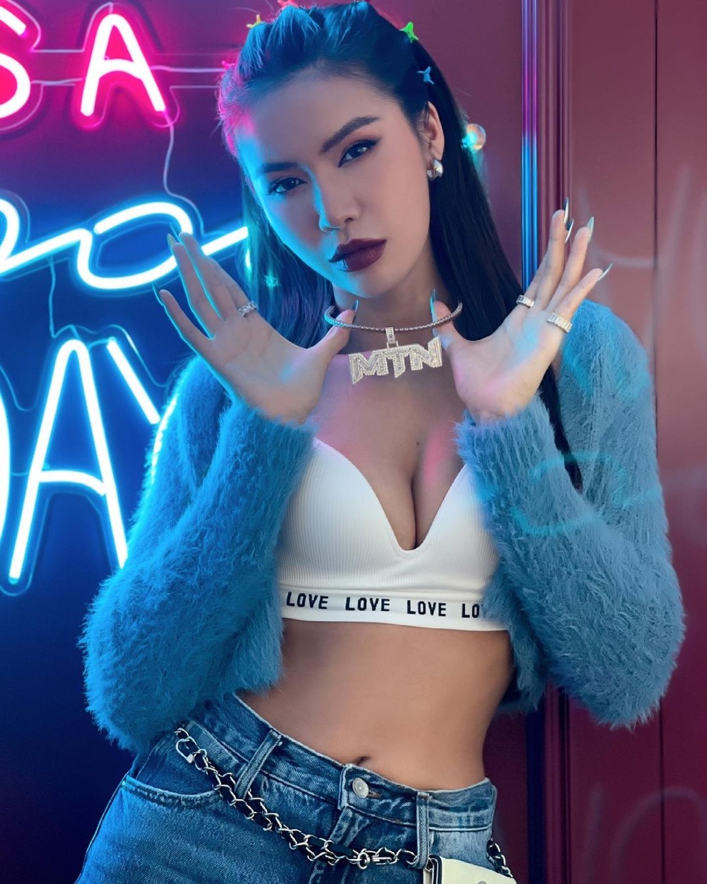 Mỹ nhân Việt ở nhà khoe eo đọ sexy thời kỳ đói công việc hái ra tiền - 15 Mỹ nhân Việt ở nhà khoe eo đọ sexy thời kỳ đói công việc hái ra tiền - 15
