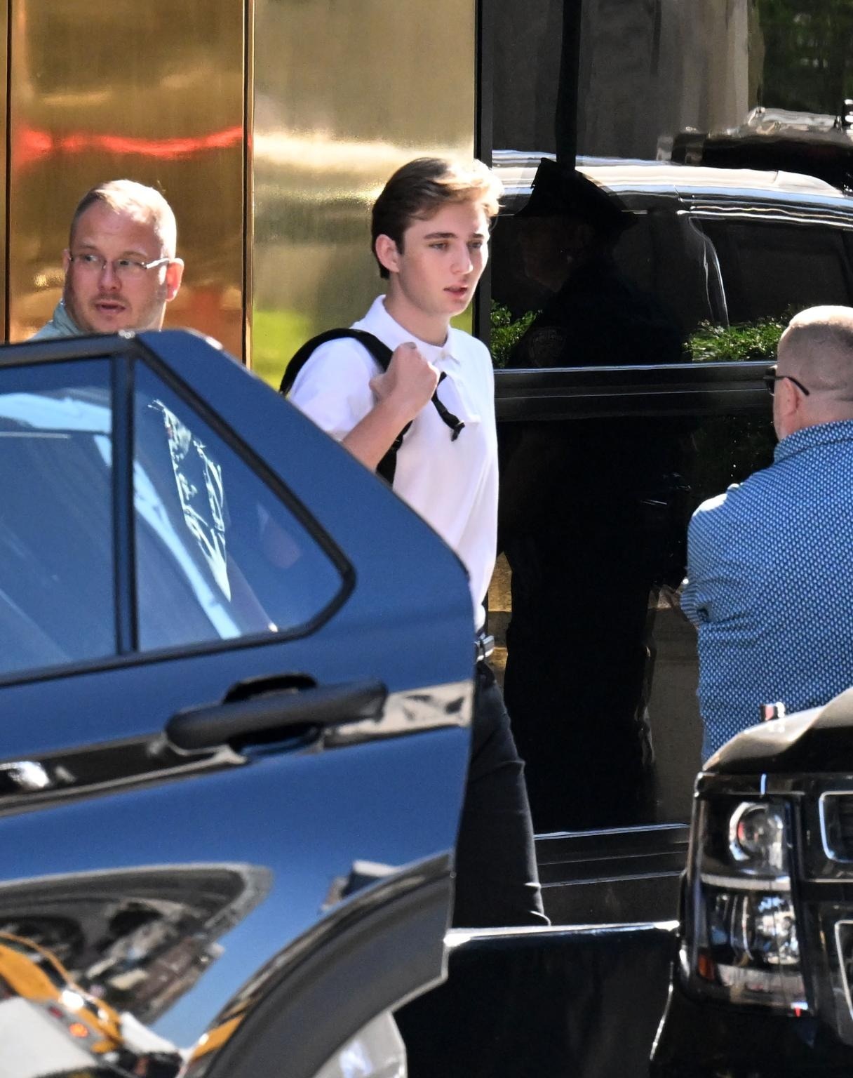 Últimas fotos do filho mais novo, Barron Trump, e uma série de notícias quentes - 2 Hình ảnh mới nhất của cậu út Barron Trump và loạt thông tin gây sốt - 2