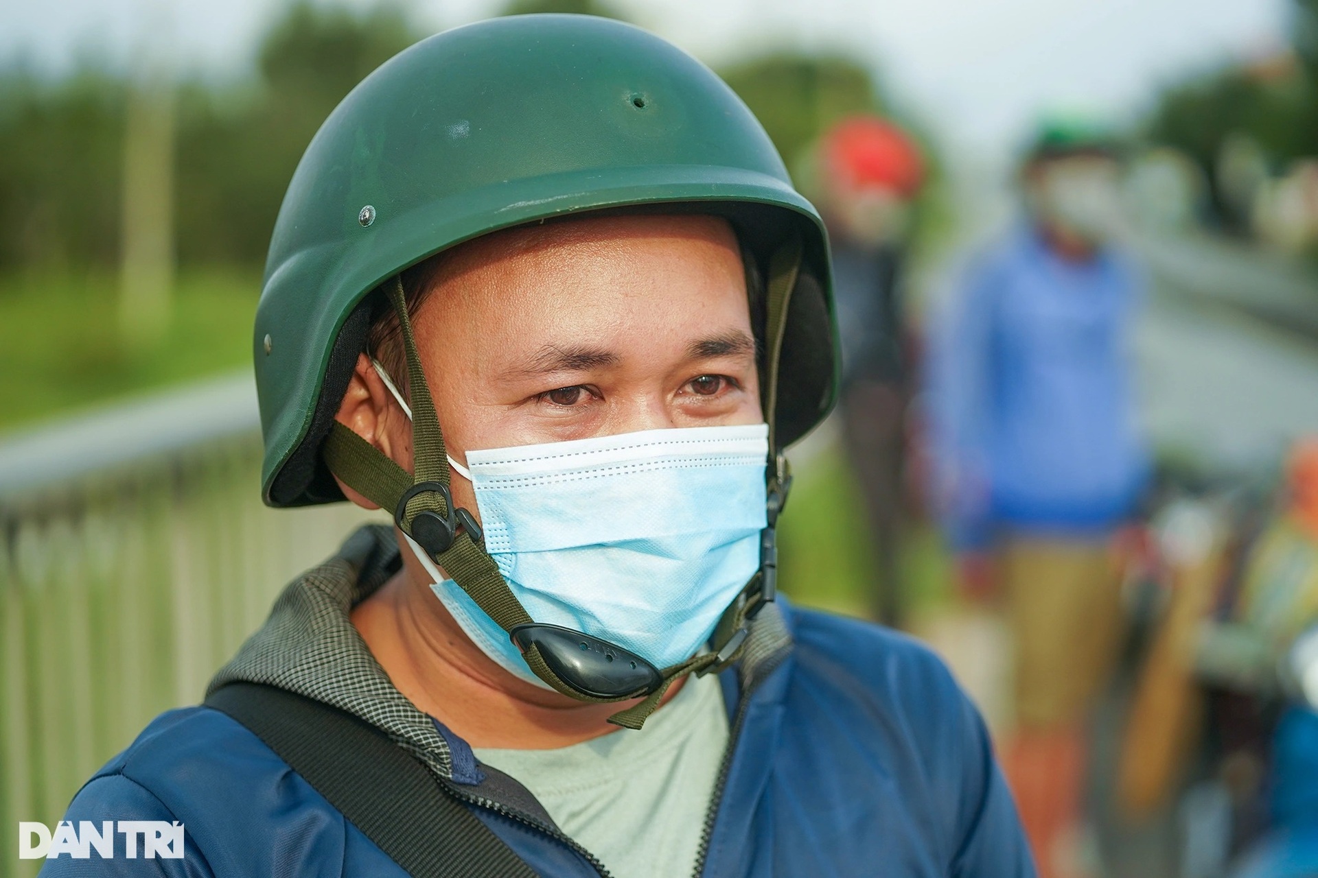Hàng nghìn người từ TPHCM đổ về quê khiến cửa ngõ phía Tây ùn tắc kéo dài - 11 Hàng nghìn người từ TPHCM đổ về quê khiến cửa ngõ phía Tây ùn tắc kéo dài - 11