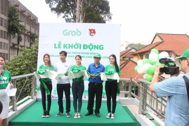 Grab chung tay cùng Sở GTVT TPHCM, làm mới cầu vượt bộ hành