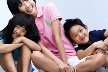 Cư dân mạng xúc động vì con gái Choi Ji Shil 