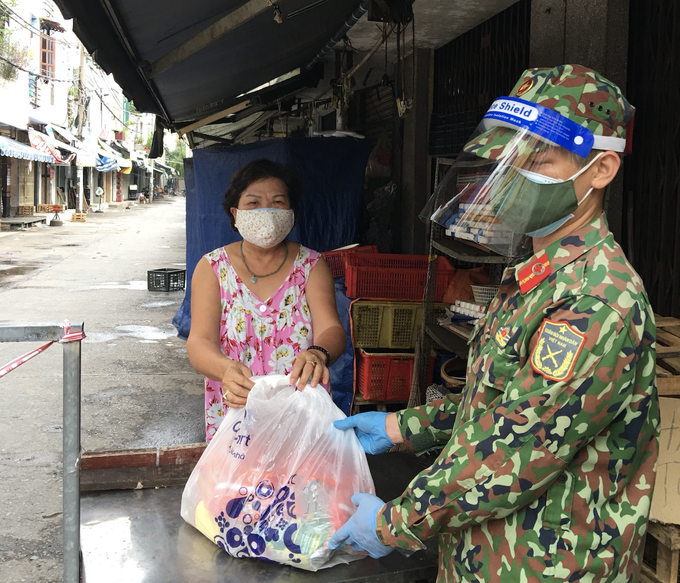 TP.HCM chăm lo, hỗ trợ mọi người dân vượt qua mùa dịch Covid-19 - Ảnh 9.