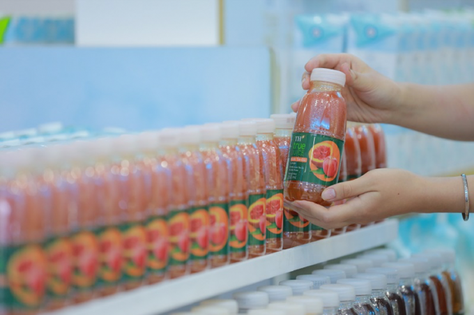 TH true JUICE là một trong số ít loại đồ uống trên thị trường hoàn toàn không bổ sung đường tinh luyện, chỉ có vị ngọt tự nhiên của trái cây thật.