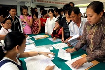 Lạm thu tiền trường, quản lý bó tay? 