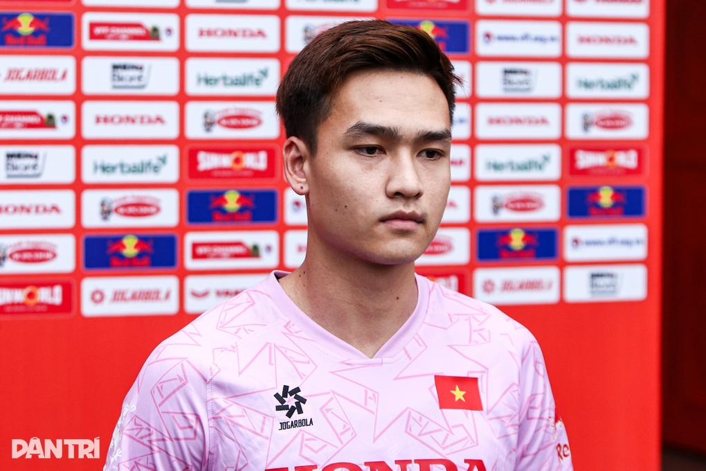 Bùi Hoàng Việt Anh chỉ ra điểm yếu của cầu thủ nhập tịch Indonesia - 1 Bùi Hoàng Việt Anh chỉ ra điểm yếu của cầu thủ nhập tịch Indonesia - 1