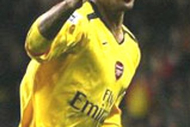 Khẩu thần công lại "đại náo" Anfield!