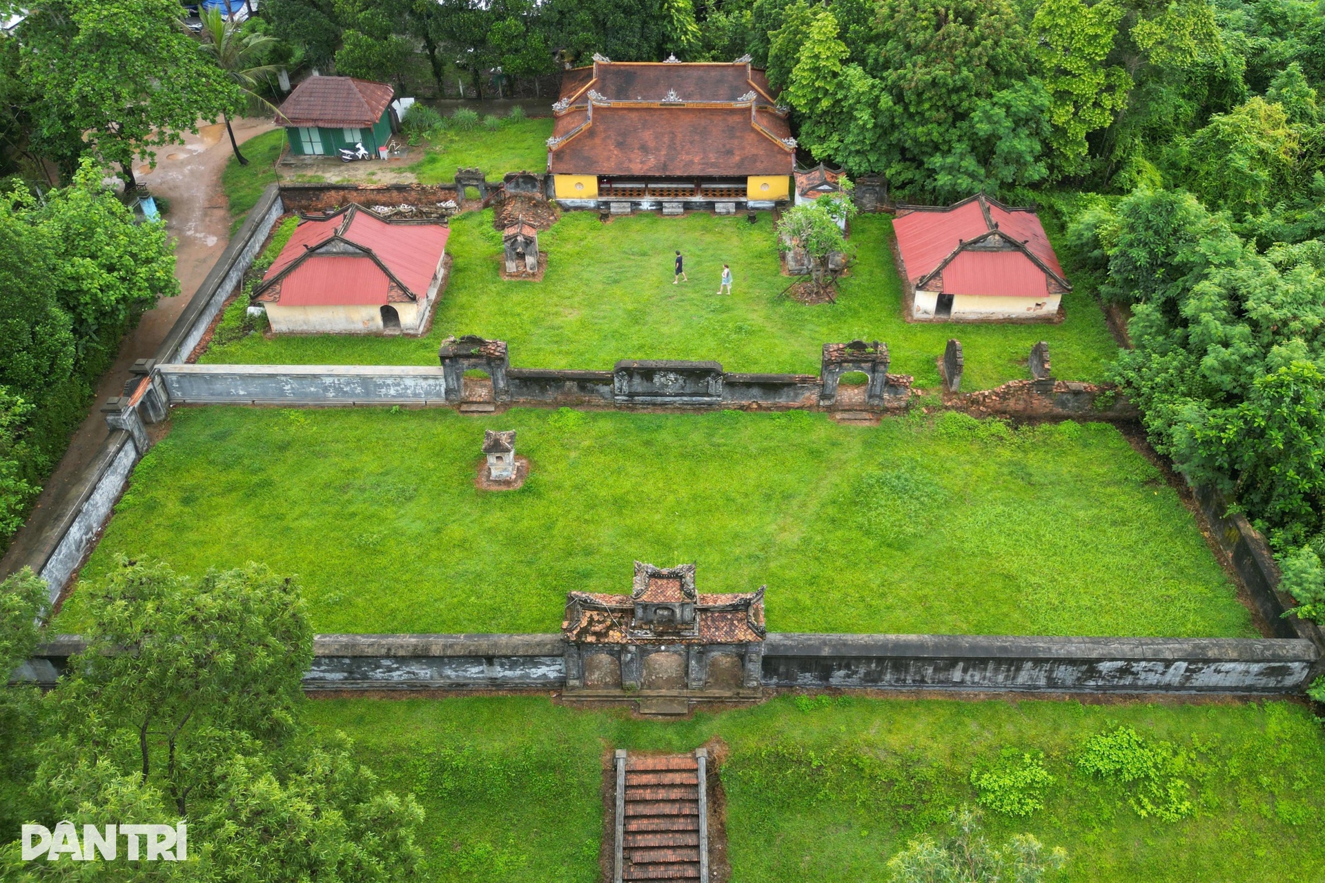 The temple of the war elephant that cried for its master before his last breath - 2 Điện thờ voi chiến khóc chủ tướng trước khi trút hơi thở cuối cùng - 2