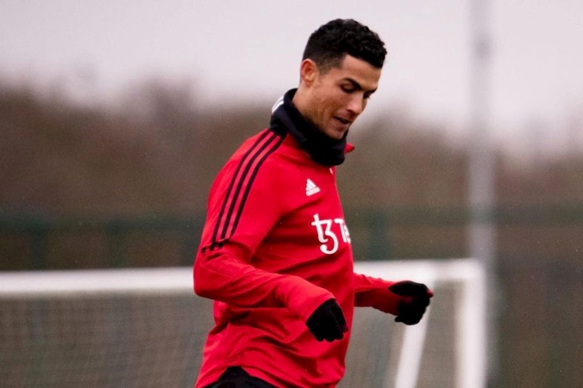 Nghi vấn C.Ronaldo giận dỗi Man Utd, khiến cả đội phải sốc - 2 Nghi vấn C.Ronaldo giận dỗi Man Utd, khiến cả đội phải sốc - 2