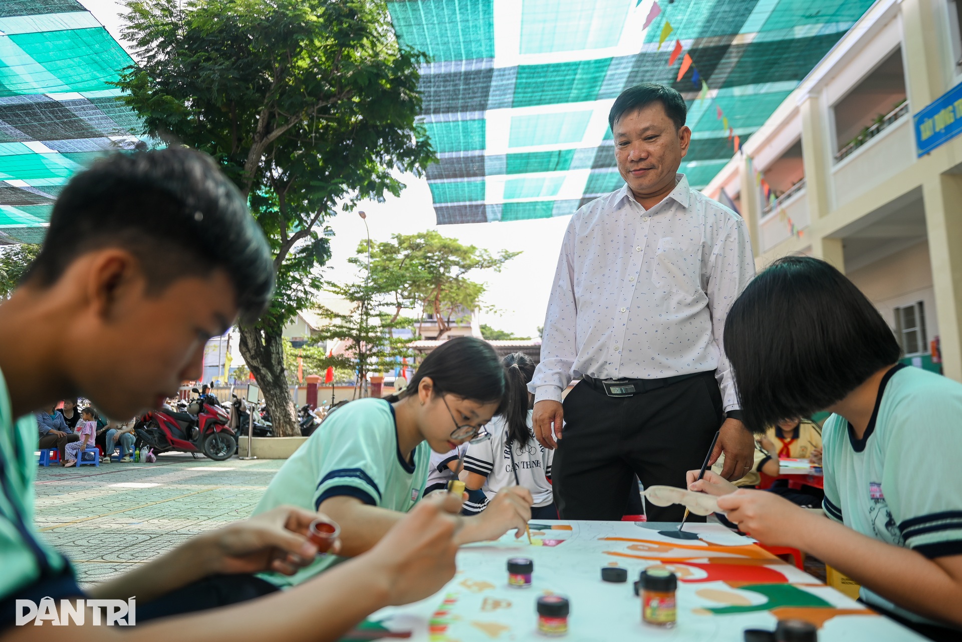 Gần 200 họa sĩ nhí khoe tài vẽ tranh chào Lễ hội Nghinh Ông Cần Giờ - 6