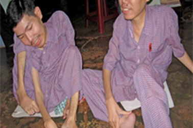 Lớp học đặc biệt của hai “thầy giáo” nhiễm dioxin