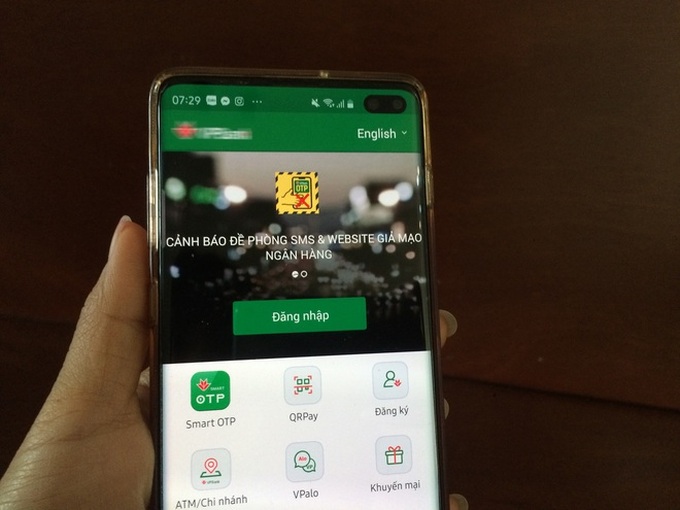 Tiếp xúc hàng trăm người/ngày nhưng ATM không có nước sát khuẩn, cồn rửa tay phòng Covid-19 - Ảnh 10. Tiếp xúc hàng trăm người/ngày nhưng ATM không có nước sát khuẩn, cồn rửa tay phòng Covid-19 - Ảnh 10.