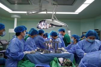 Hơn 40 y, bác sĩ và 24 giờ chạy đua lấy, ghép tạng từ người chết não