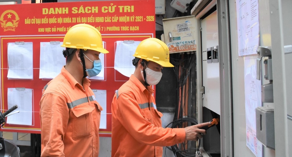 EVNHANOI huy động nguồn lực đảm bảo cung cấp điện dịp bầu cử - 3 EVNHANOI huy động nguồn lực đảm bảo cung cấp điện dịp bầu cử - 3