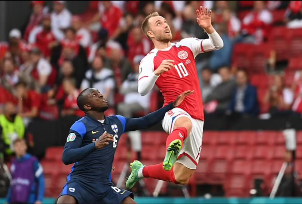 Eriksen gọi facetime khi ở bệnh viện cho đồng đội hoàn thành trận đấu - 1 Eriksen gọi facetime khi ở bệnh viện cho đồng đội hoàn thành trận đấu - 1