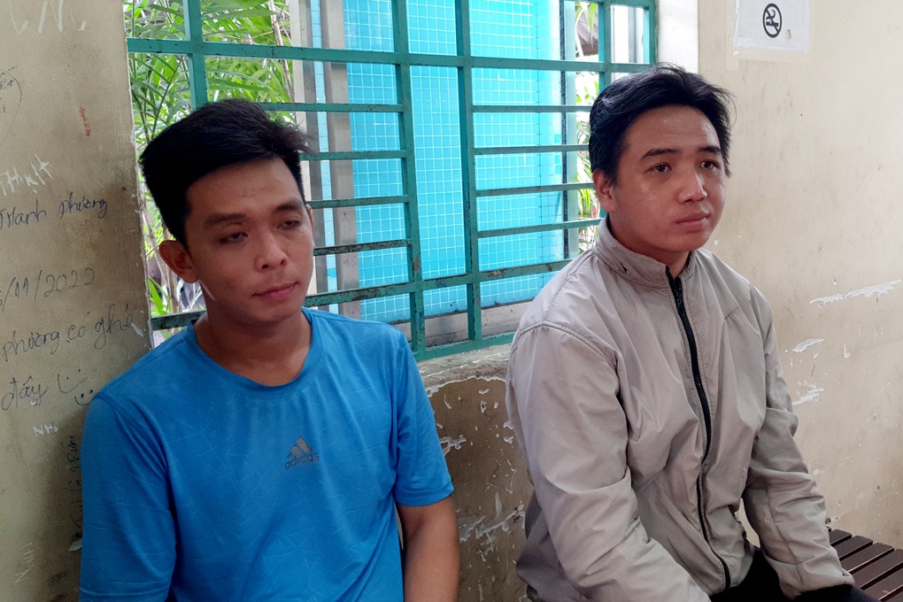 TPHCM: Bắt 2 thanh niên lái xe ba gác đi trộm mai về trưng Tết - 1 TPHCM: Bắt 2 thanh niên lái xe ba gác đi trộm mai về trưng Tết - 1