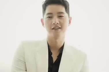 Song Joong Ki lộ diện sau tin đồn hò hẹn nữ luật sư