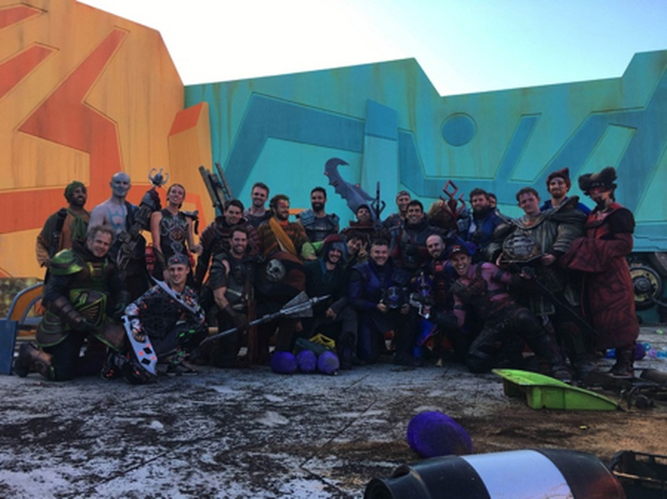 Ảnh hậu trường thú vị của các bộ phim hot - 9