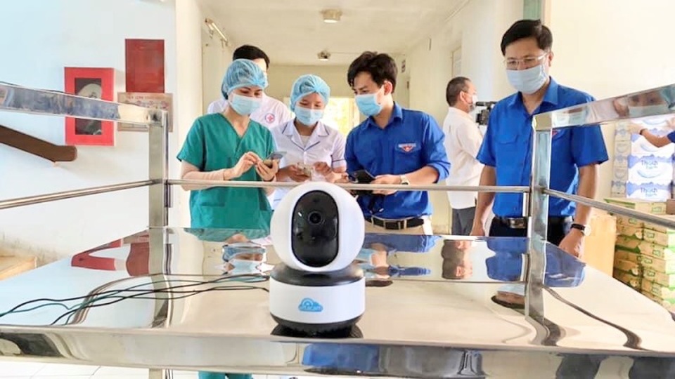 “Robot vận chuyển” hỗ trợ nhân viên y tế khu cách ly - 2 “Robot vận chuyển” hỗ trợ nhân viên y tế khu cách ly - 2