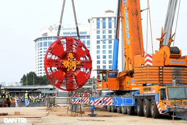 Ráp xong "quái vật" 860 tấn sẵn sàng đào hầm đường sắt Nhổn - ga Hà Nội