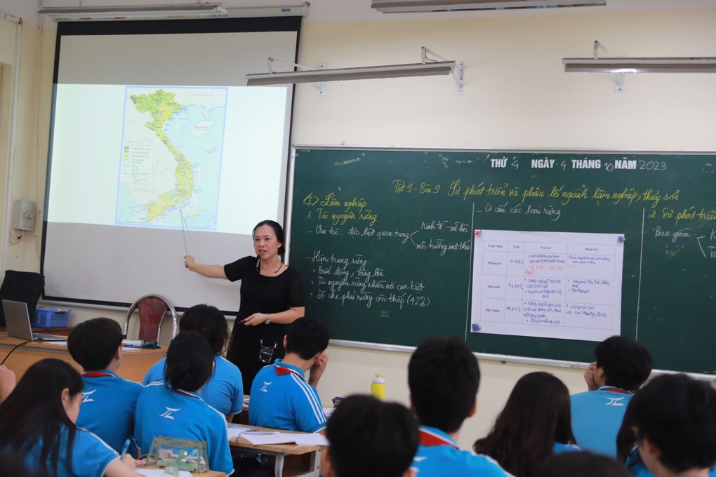 Con thi giữa kỳ căng như chuyển cấp, mẹ bức xúc: Giảm tải mà thế này ư? - 1