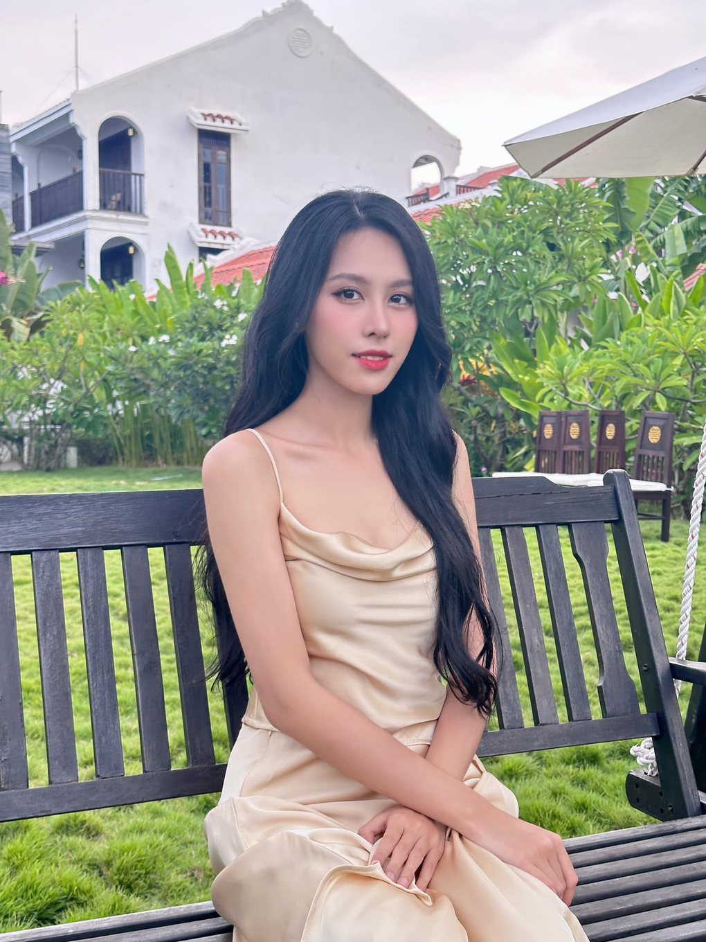 Á hậu Ngọc Hằng ngày càng gợi cảm và có thành tích học tập đáng nể - 8 Á hậu Ngọc Hằng ngày càng gợi cảm và có thành tích học tập đáng nể - 8