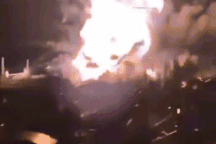 Hé lộ video vụ nổ rung chuyển Crimea, tàu đổ bộ Nga bị phá hủy