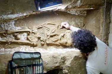 Cải tạo nhà, phát hiện nghĩa địa cổ 700 năm