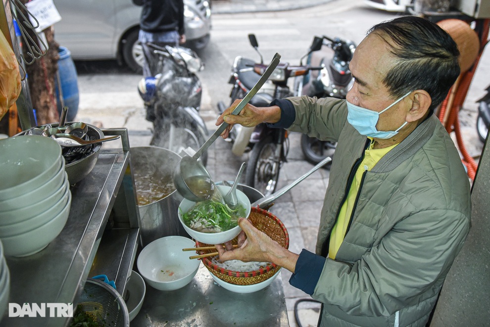 Quán phở lạ đời ở Hà Nội: 40 năm tuyệt đối không dùng chanh, quất - 2 Quán phở lạ đời ở Hà Nội: 40 năm tuyệt đối không dùng chanh, quất - 2