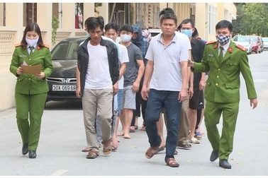 Mượn nhà của bố vợ làm nơi chứa sòng bạc lớn