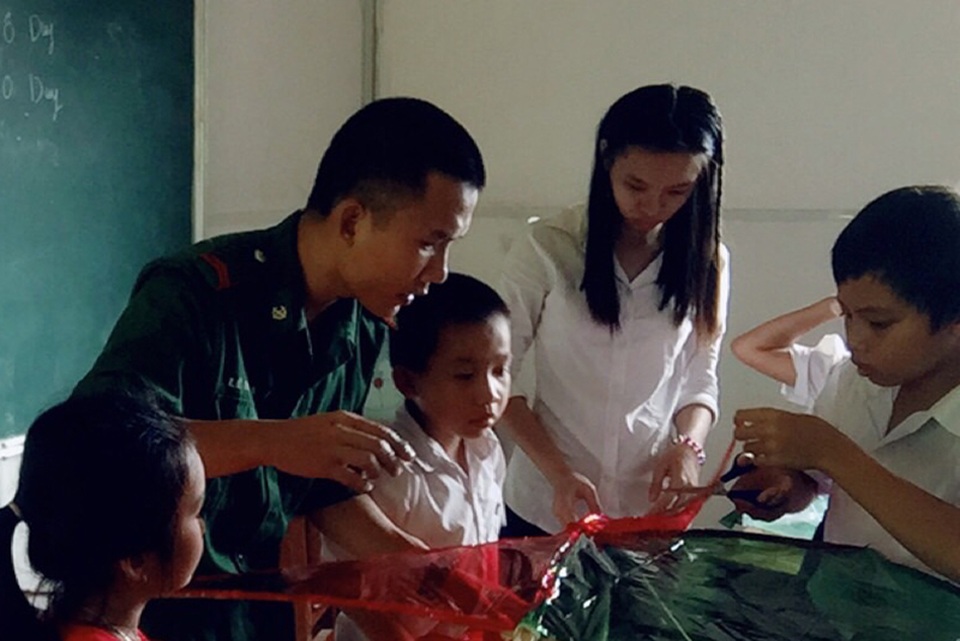 Thầy giáo quân hàm xanh dạy học nơi đảo xa - 3 Thầy giáo quân hàm xanh dạy học nơi đảo xa - 3