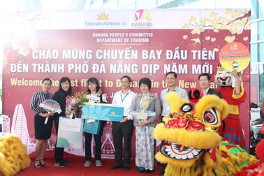 Đà Nẵng đón chuyến bay đầu tiên dịp năm mới