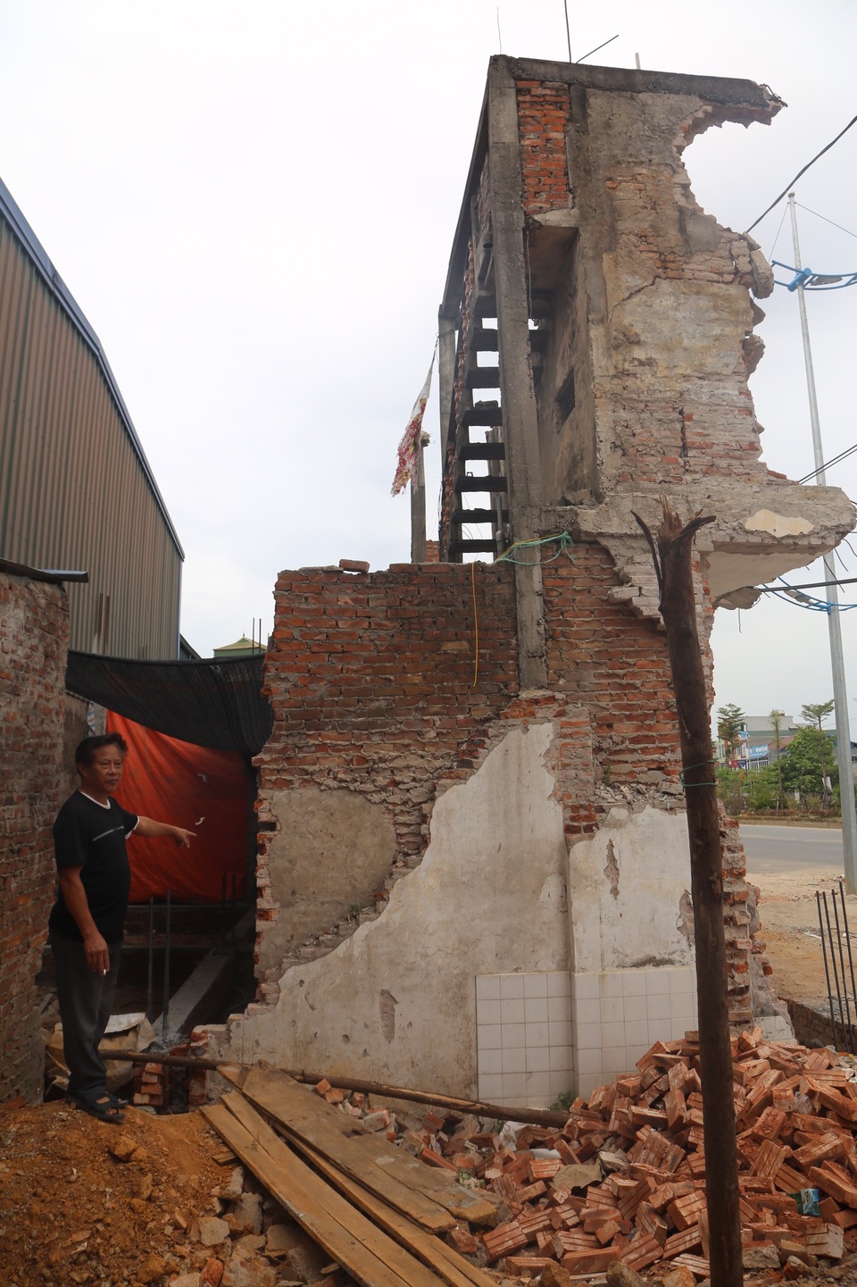 Vụ “xẻ thịt” đất dự án ở Hà Nội: “Quan” sai, dân chịu? - 2 Vụ “xẻ thịt” đất dự án ở Hà Nội: “Quan” sai, dân chịu? - 2