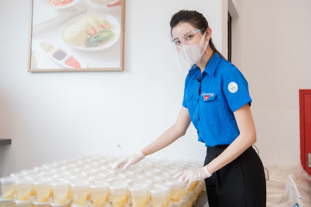 Xuân Bắc, Huyền My chuẩn bị suất ăn tặng người nghèo mất việc mùa dịch - 5 Xuân Bắc, Huyền My chuẩn bị suất ăn tặng người nghèo mất việc mùa dịch - 5
