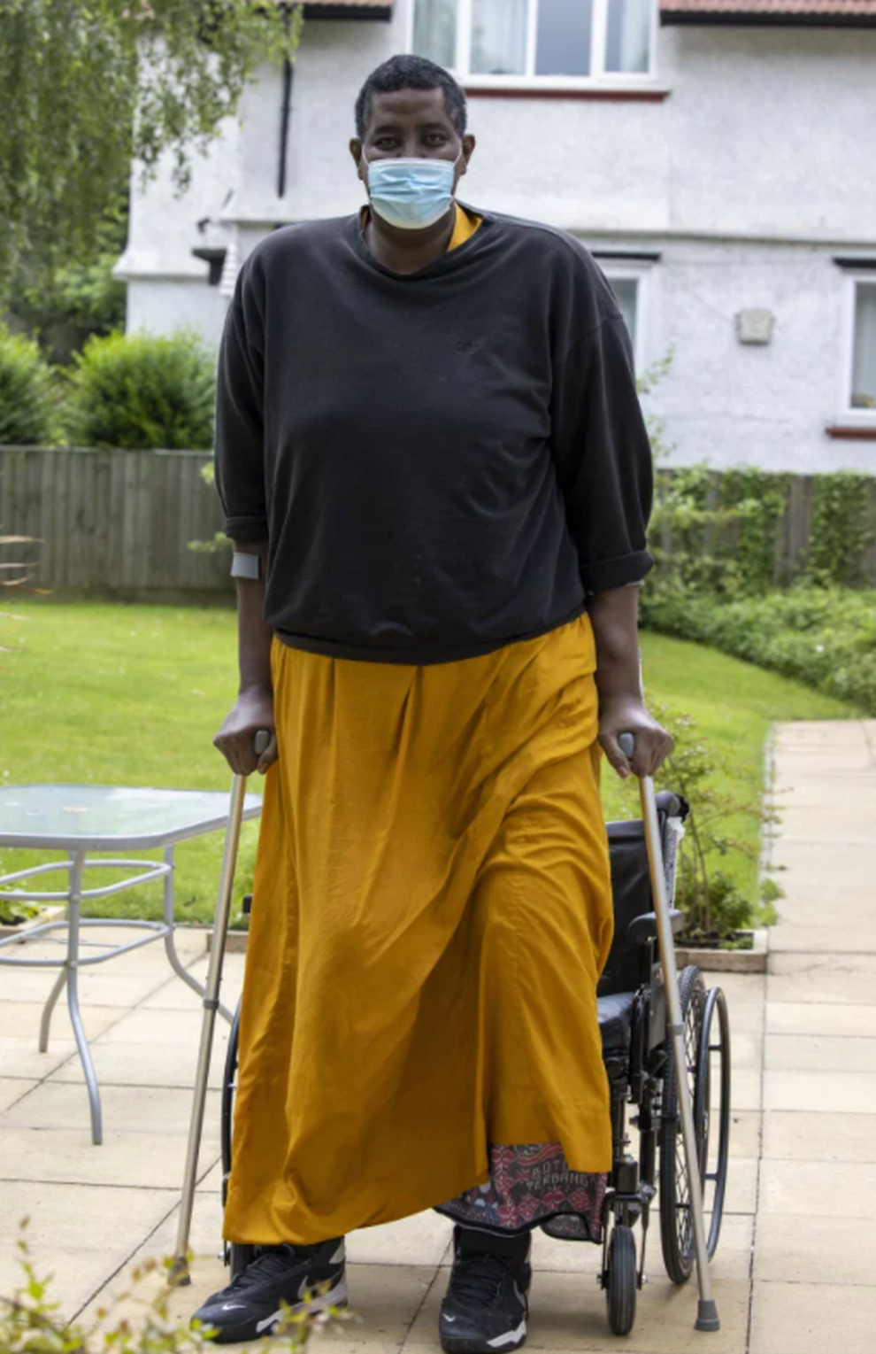 Người đàn ông cao 2,3m và cuộc đời khó khăn không ngờ - 3