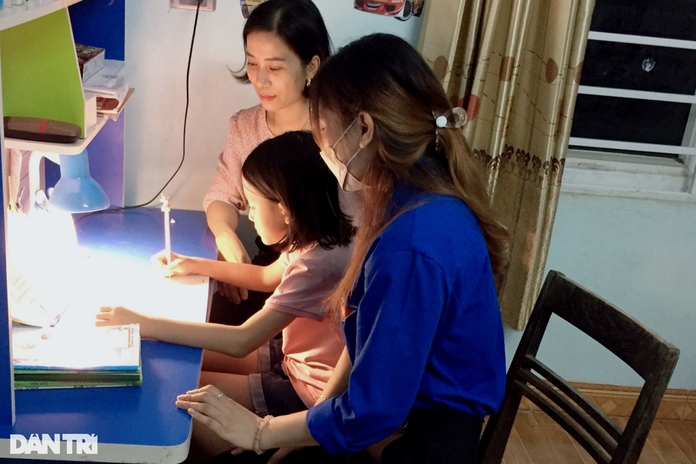 Nghe tiếng trống khuyến học, đồng loạt hơn 2.000 học sinh ngồi vào bàn học - 2 Nghe tiếng trống khuyến học, đồng loạt hơn 2.000 học sinh ngồi vào bàn học - 2