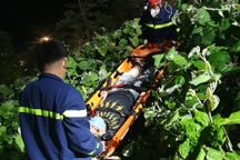 Mải chụp ảnh trên bán đảo Sơn Trà, thiếu niên trượt chân xuống vực sâu