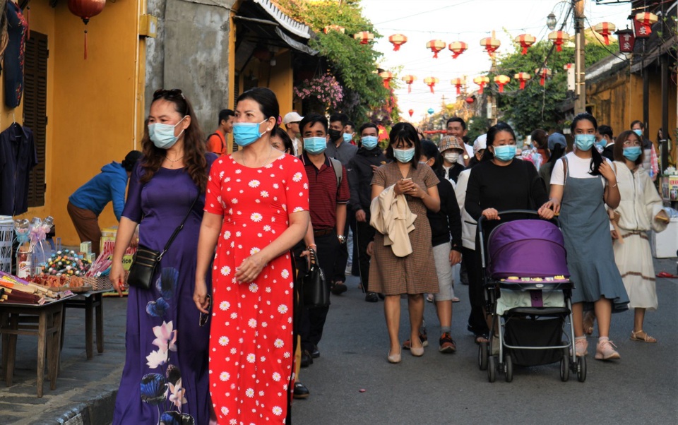 Du khách vẫn tấp nập du xuân Hội An dù đã hết kỳ nghỉ lễ - 3