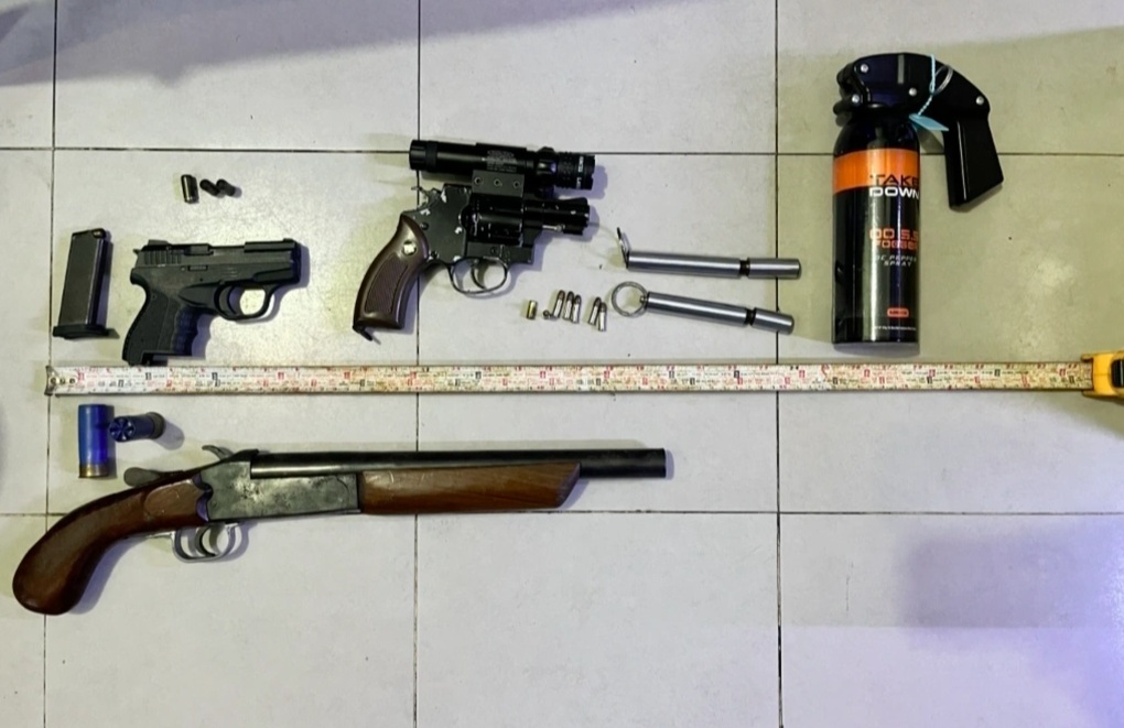 60 người mang súng, mã tấu chém tới tấp người trong quán cà phê ở TPHCM - 3 60 người mang súng, mã tấu chém tới tấp người trong quán cà phê ở TPHCM - 3