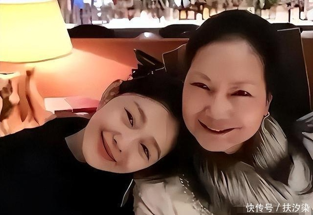 Hôn lễ xa hoa của Uông Tiểu Phi: Sính lễ chục tỷ đồng, hoa cưới bằng vàng - 5 Hôn lễ xa hoa của Uông Tiểu Phi: Sính lễ chục tỷ đồng, hoa cưới bằng vàng - 5