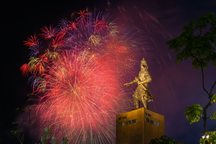 Pháo hoa bay ngợp trời TPHCM mừng 48 năm thống nhất đất nước