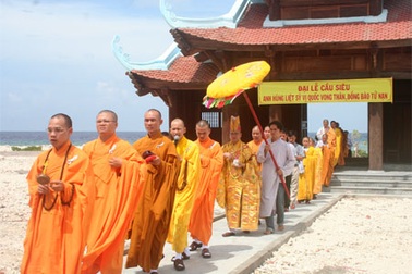 Thiêng liêng đại lễ cầu siêu trên quần đảo Trường Sa