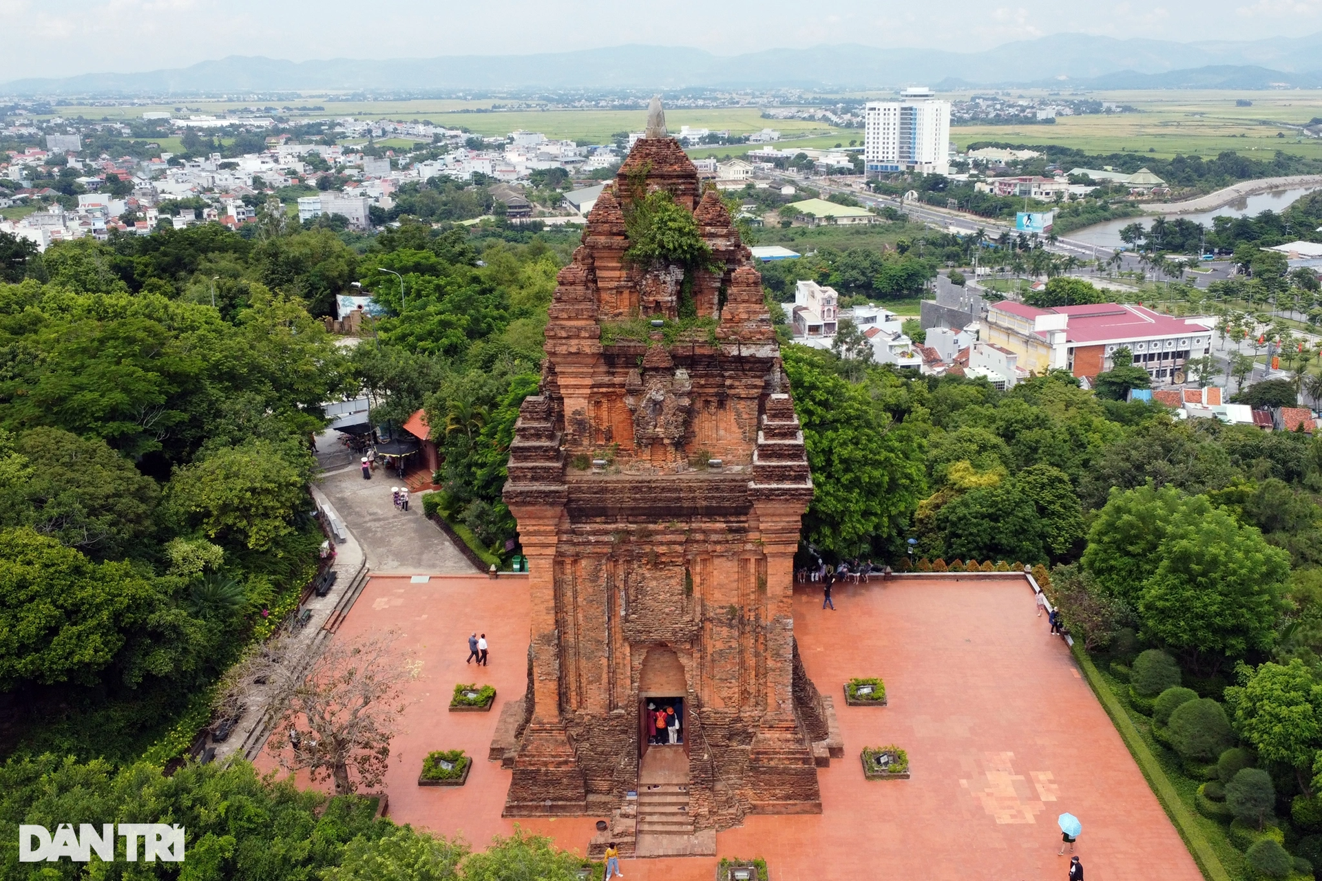 Tháp Nhạn nghìn tuổi ẩn chứa nhiều điều bí ẩn ở Phú Yên - 2 Tháp Nhạn nghìn tuổi ẩn chứa nhiều điều bí ẩn ở Phú Yên - 2