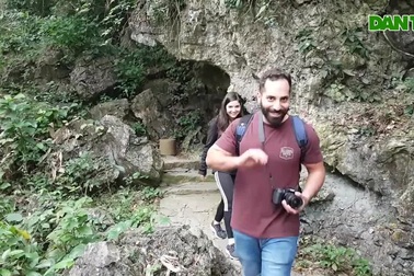 Du khách phượt bộ khám phá vườn chim Thung Nham