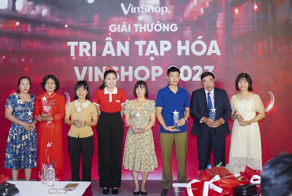 Chạm mốc doanh thu 12 triệu đồng/ngày nhờ khởi nghiệp bằng bán tạp hóa với VinShop - 5 Chạm mốc doanh thu 12 triệu đồng/ngày nhờ khởi nghiệp bằng bán tạp hóa với VinShop - 5
